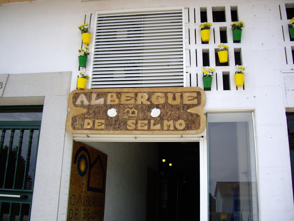 O Albergue De Selmo Arzua Luaran gambar