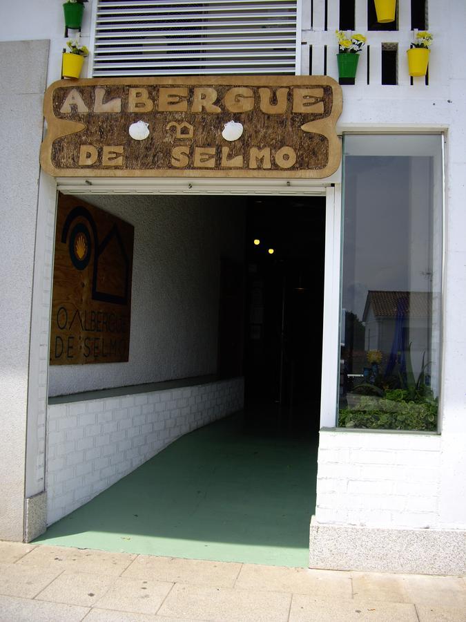 O Albergue De Selmo Arzua Luaran gambar